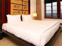 The Gordon House Hotel offers