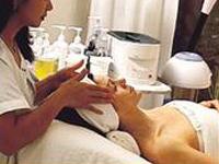 R k Beauty Parlour offers